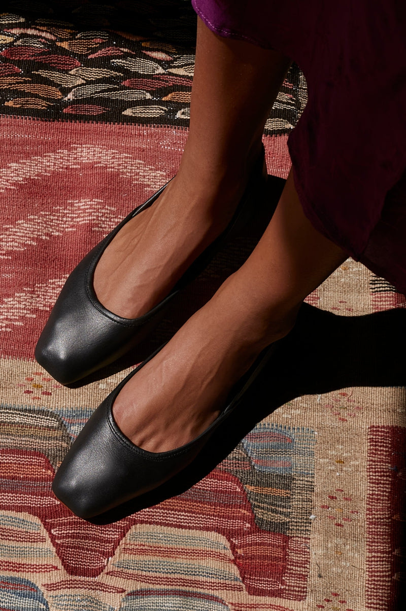 Amore Square Toe Ballet Flats in Black
