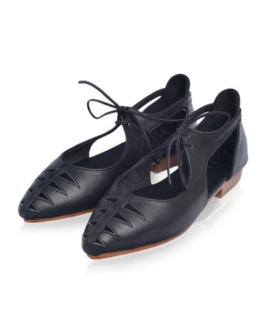 ELF Eden Pointy Toe Ballet Flats in Black Black / 5
