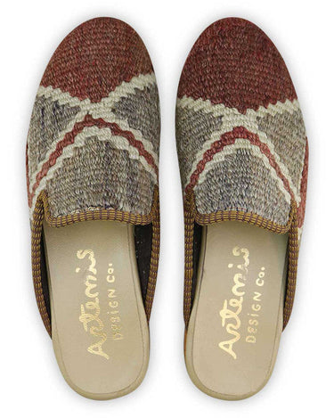 The Artemis Men's Slippers feature a classic color combination of maroon, grey, and white. These slippers offer a timeless blend of bold and neutral tones, creating a versatile and stylish look. (Front View)